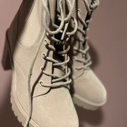 Women Boots Size9 