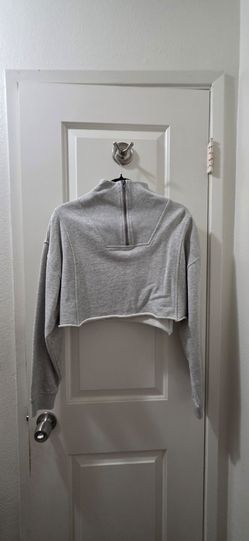 Forever 21 heather grey mock neck cropped sweatshirt with front zipper - Size M
