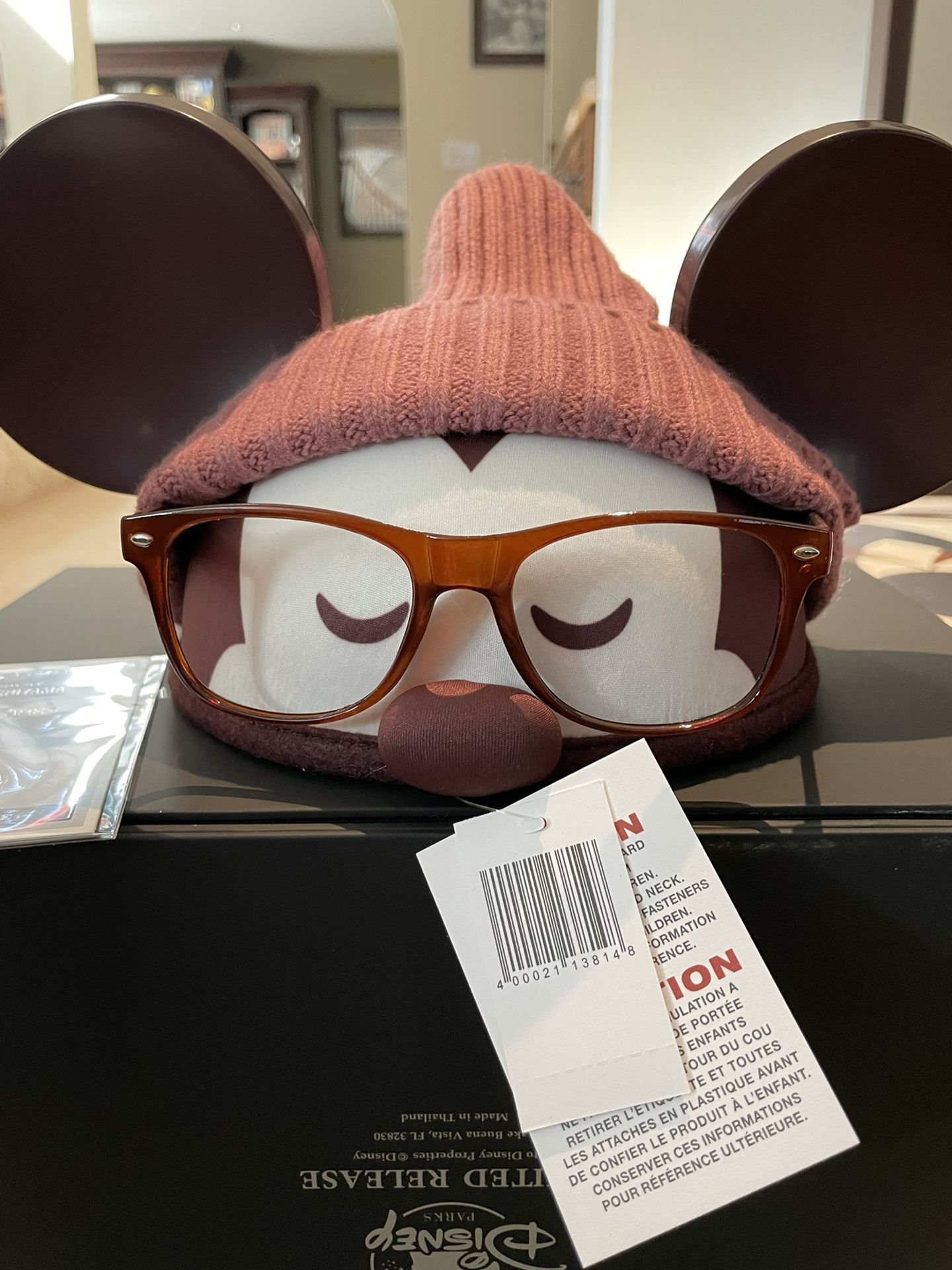 Disney jarrod maruyama exclusive disney mickey ears. limited addition.