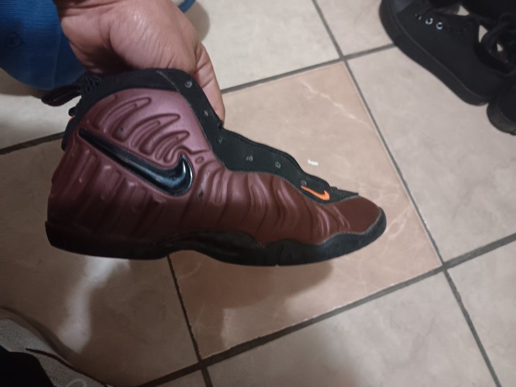 Nike Foams  Size 13c
