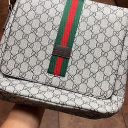 Gucci gg style messenger bag