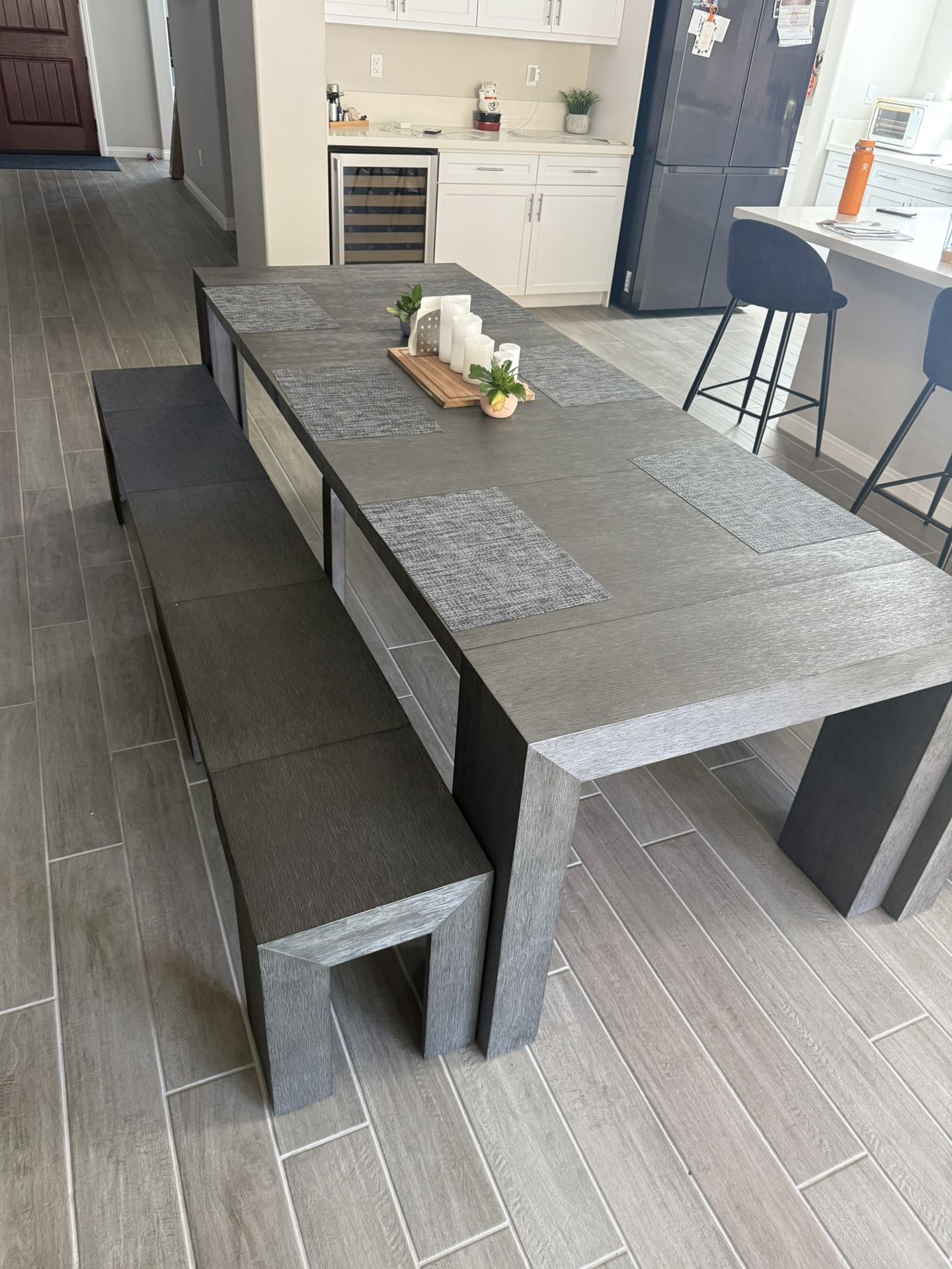 Dining room Table