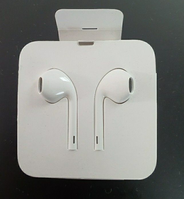 Plug In Apple Headphones