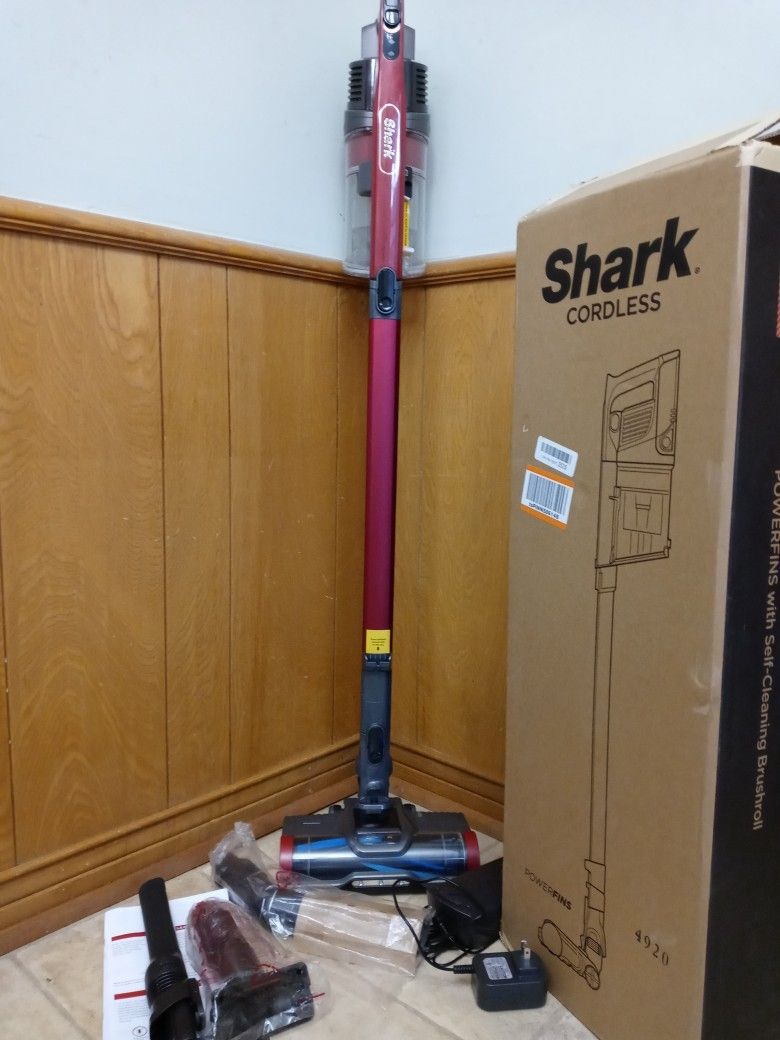 Shark IZ362H Anti Allergen Cordless Lightweight Stick Vacuum With Self Cleaning Brushroll, Powerfins.