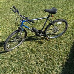 HUFFY MOUNTAIN BIKE.   26 Inch
