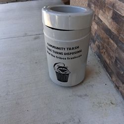 Rugged Trash Can w/ Liner.