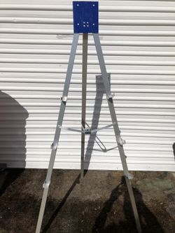 Aluminum telescoping easel