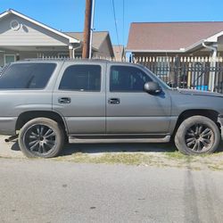 2001 Chevy Tahoe Parts.  Good Transmission