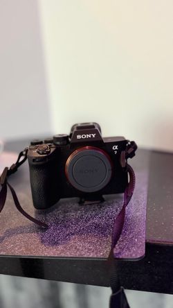 Sony A7V LIKE NEW BARELY USED