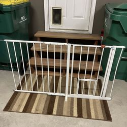 Carlson Pet Gate with Pet Door 