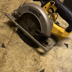 New Dewalt Circular Saw 20V MAX (T-296) Tool Only-Solo Herramienta