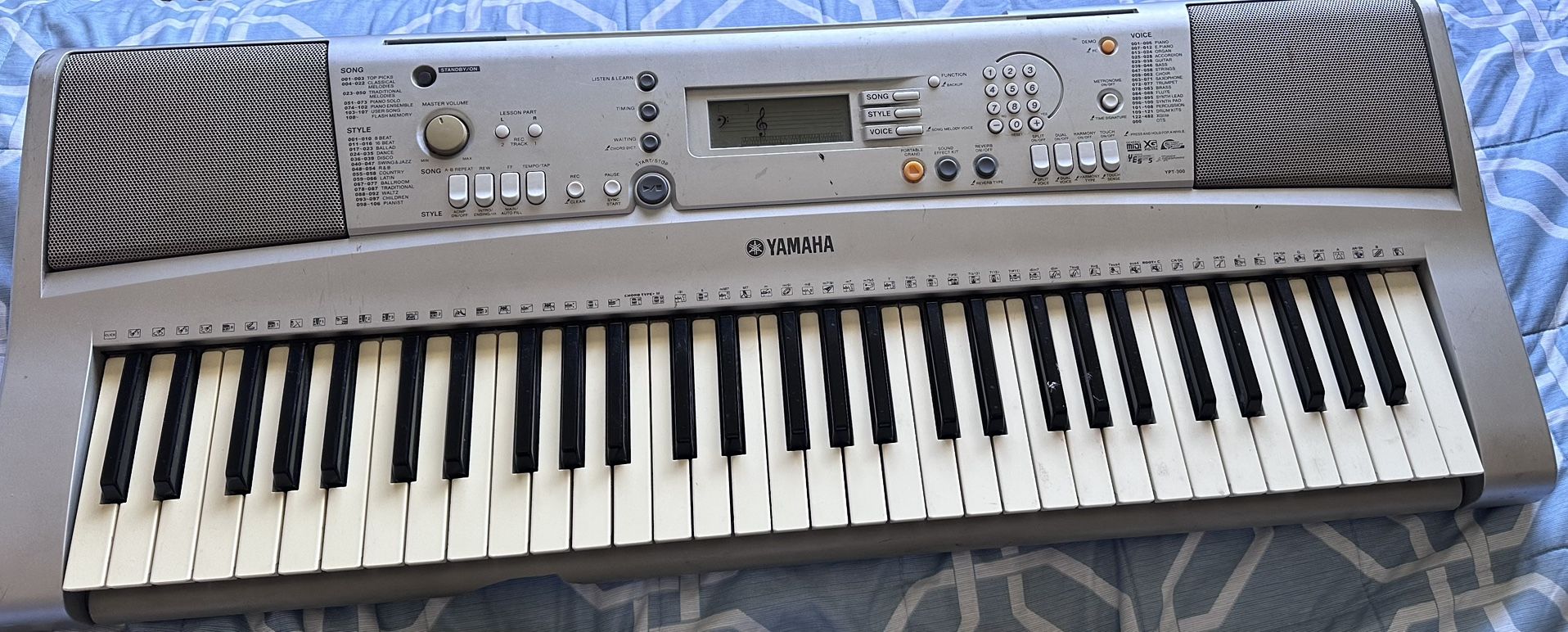 Piano Yamaha YPT 300