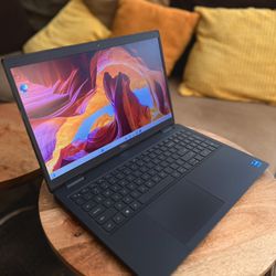 Dell Latitude 3520 laptop 15.4” FHD, i5-11th, 16GB RAM, 256GB SSD