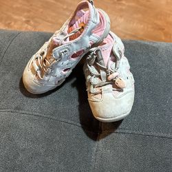Girl Play Shoes