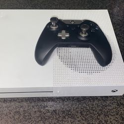 Xbox One s W/Wireless  Controller Great Condition