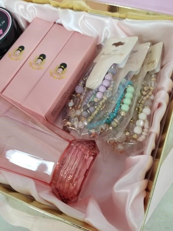 Women's Special Occasions Gift ๐ Box, Available in Pink, Purple & Light Green Colors