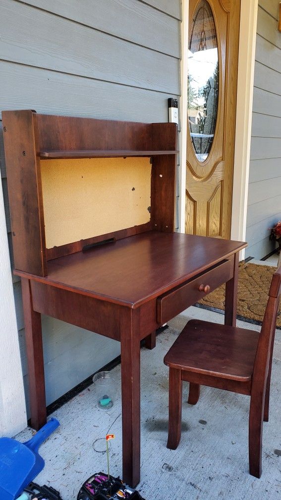 Child Desk with Chair