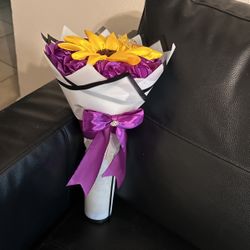 Ramo De Rosas Eternas Color Morado 