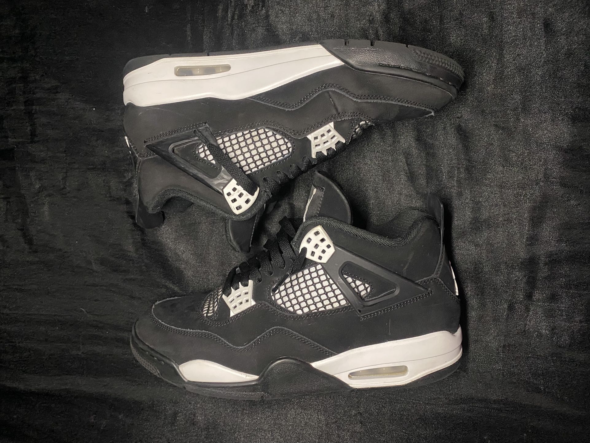 authentic jordan 4 white thunders size 9M