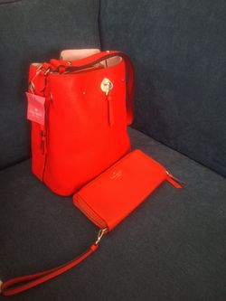 Set Kate Spade Original - Bolsa y Cartera (Nuevas)
​Precio:
$130