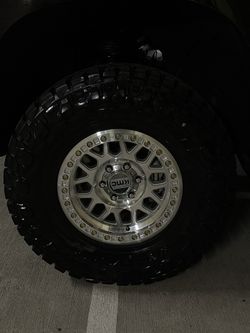 KMC Wheels Grenade Beadlock 17x8.5 0mm offset 6x5.5