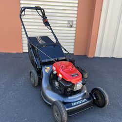 HondaHRC 216  hydrostatic transmission Commercial Lawn Mower