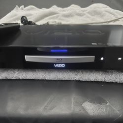 Vizio Blu-Ray Dvd comes with remote. Everything works and tested.