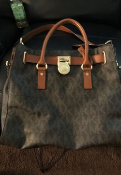 Michael kors purse and matching wallet