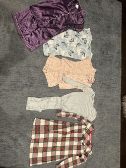 GIRLS LOT OF PJ'S 