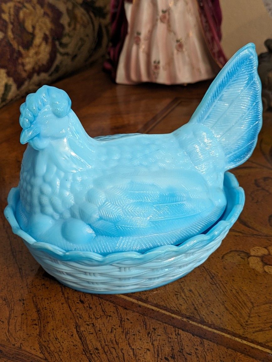 Beautiful Vintage Blue Slag Glass Hen On Nest~5.5" Tall