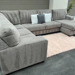 Huge Light Grey Sectional Couch From Ashley furniture In Excellent Condition - FREE DELIVERY 🚛
