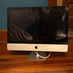 Apple iMac 21.5" All-In-One Desktop Computer (Silver)