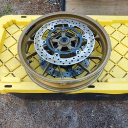 Yamaha Fz09 Front Wheel With Disc Brakes.