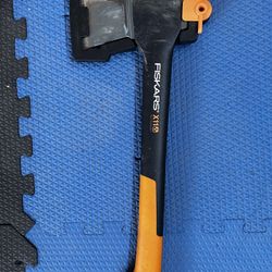 Fiskars X11 Splitting Ax