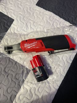 Milwaukee M12 FUEL 12-Volt Lithium-Ion Brushless Cordless High Speed 3/8 in. Ratchet & 2.0 Battery