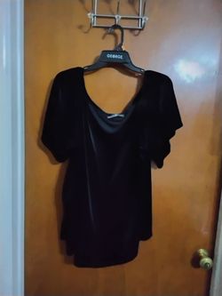 Black Open-Back Velvet Top. XL