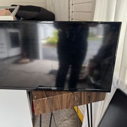 32 Inch TV 