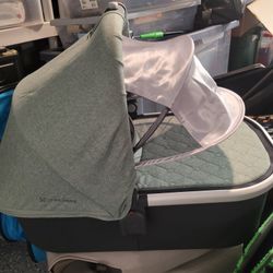 Uppababy  Vista Bassinet AND Carseat