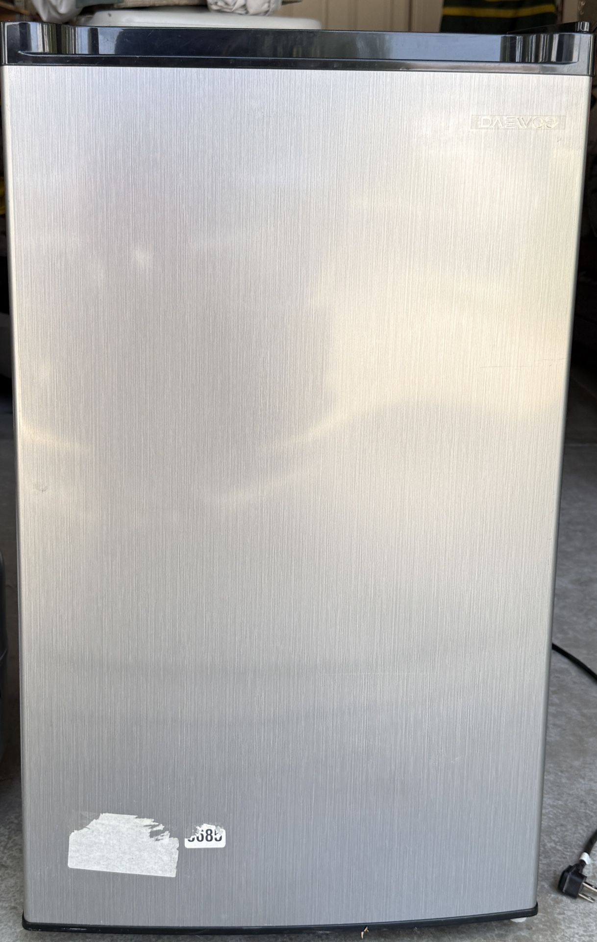 Mini fridge with freezer
