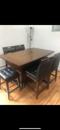 Raymour Flanigan Danfield 7 pc. Counter Height Dining Set for Sale in Queens NY OfferUp