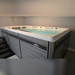 Endless Pool E550-58" TRD - Like New - Lorain, OH