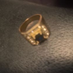 18k Men’s Ring With Sapphire 