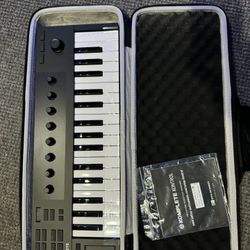 Komplete Kontrol M32 Keyboard