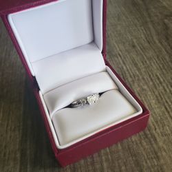 ENGAGEMENT RING (real diamonds)