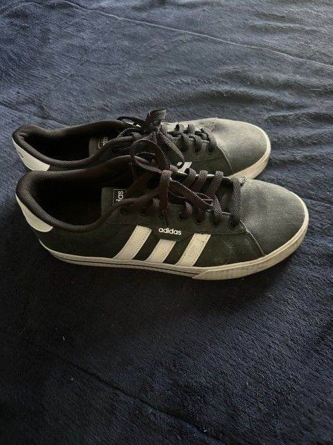 Men's Adidas Size 9