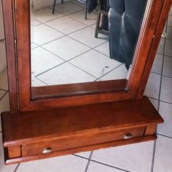31" x 31" Tocador con espejo y cajon /Wooden dresser Top with swivel Mirror and  Drawer