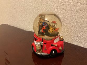 TEDDY BEAR FIREMEN & FIRE  TRUCK  MUSIC GLOBE — VINTAGE  COLLECTABLE