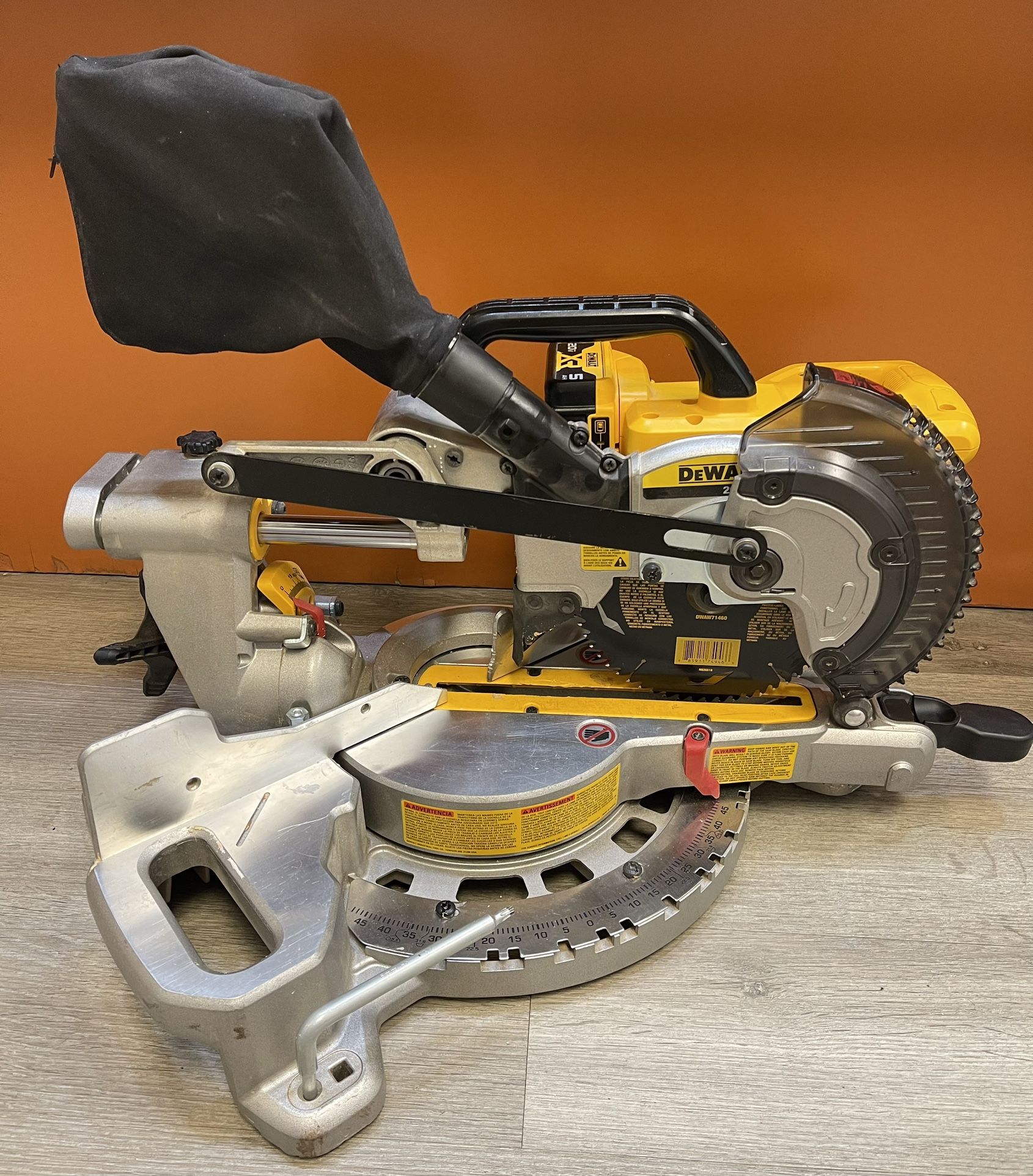 DeWalt DCS361, 20V 7 1/4” Cordless Sliding Compound Miter Saw