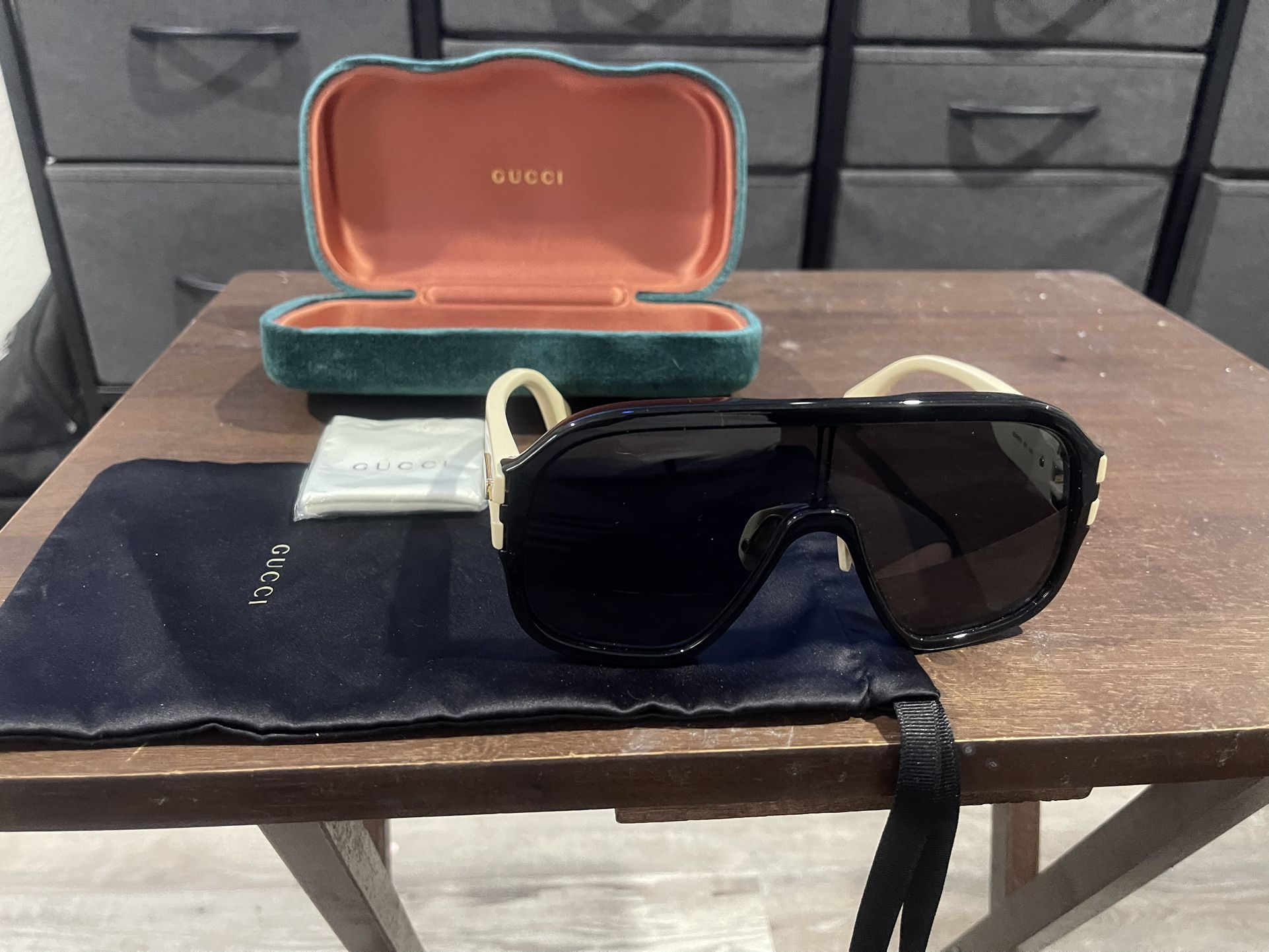 Gucci Mens Oversized Sunglasses 
