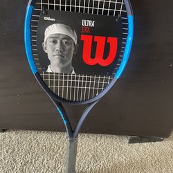 Wilson Ultra 100L v2 4 1/4" Tennis Racket Prestrung (Grip #2)